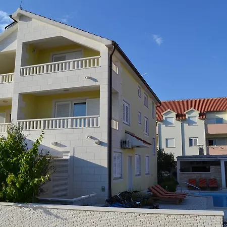 Tihomir Apartment *
