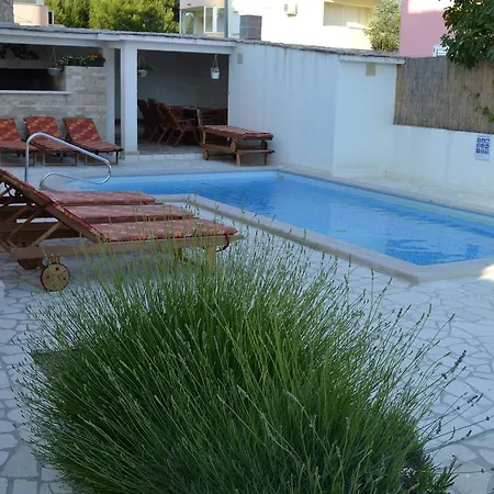 Tihomir Apartment Vodice