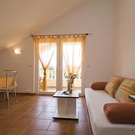 Tihomir Apartment